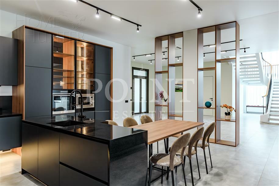 2-этажный коттедж 1 300 м² без отделки