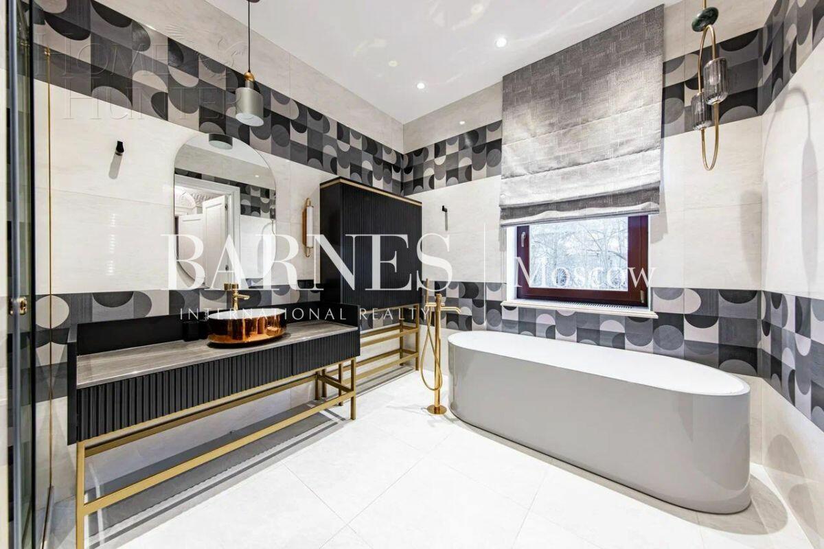 2-этажный коттедж 702 м² с отделкой