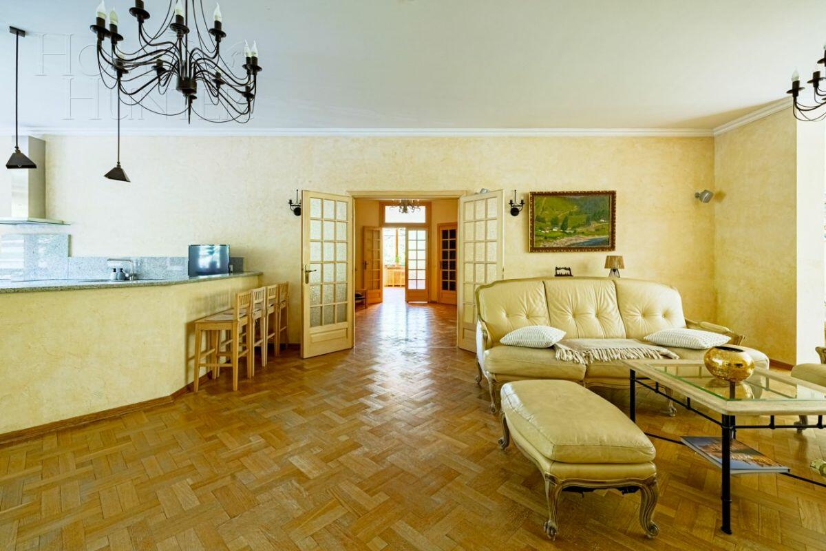 5-КОМН. КВАРТИРА С ОТДЕЛКОЙ 220.3 М² НА 2 ЭТАЖЕ