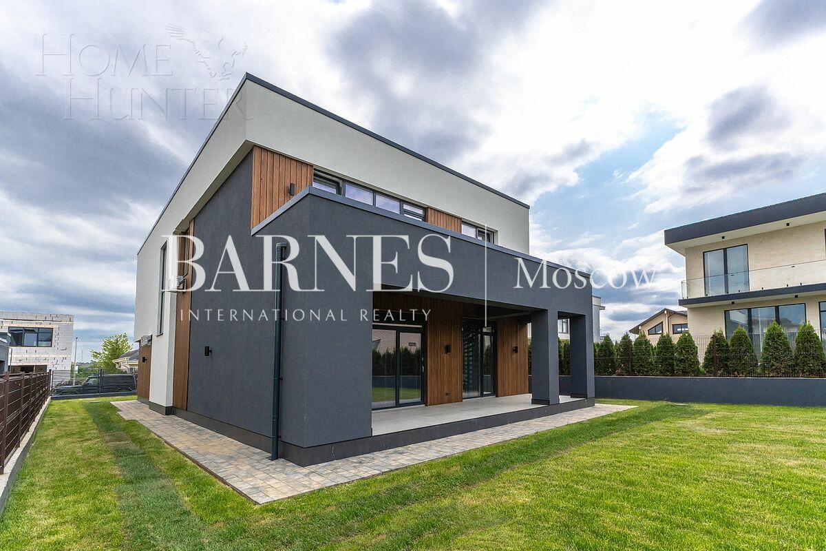 2-этажный коттедж 300 м² с отделкой