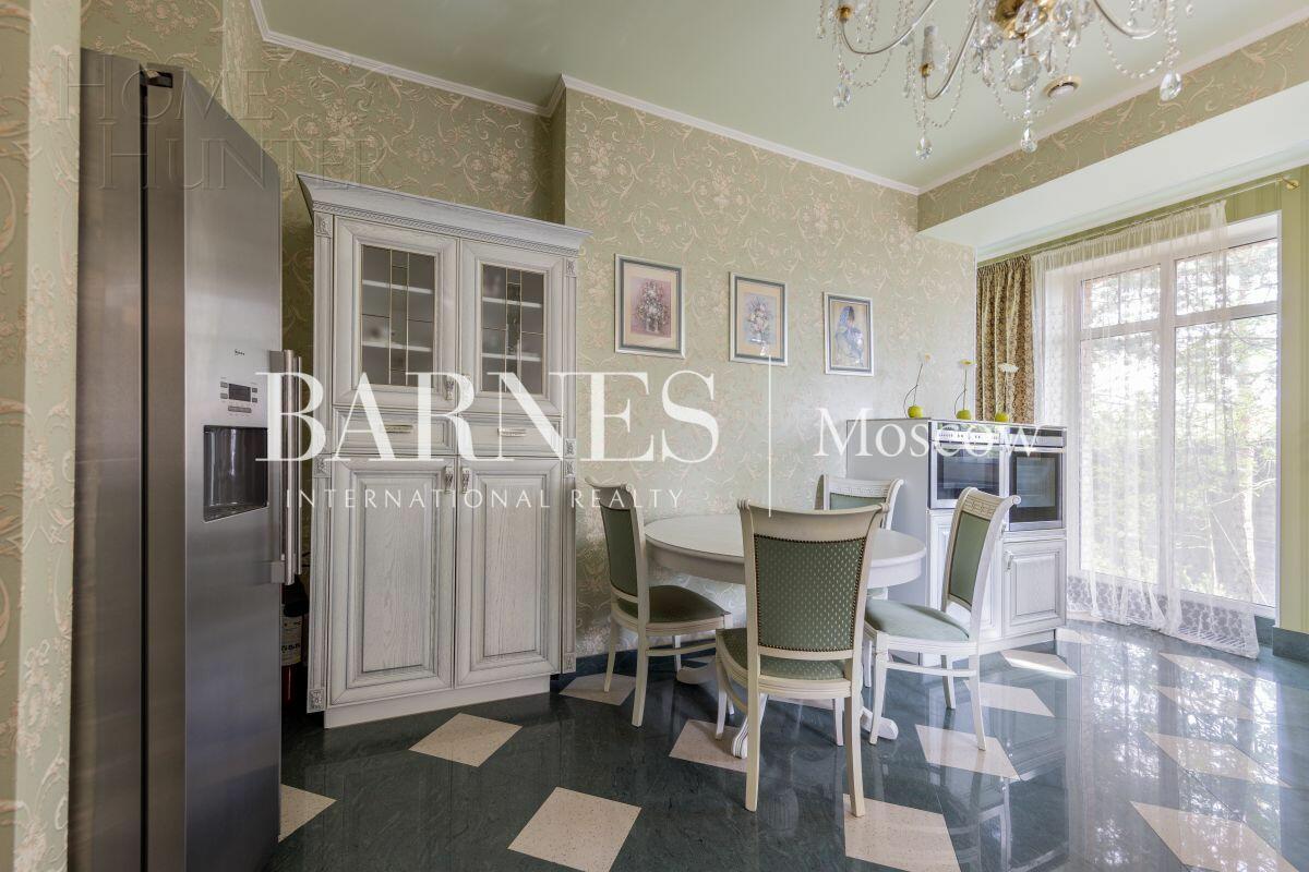 2-этажный коттедж 1 200 м² с отделкой