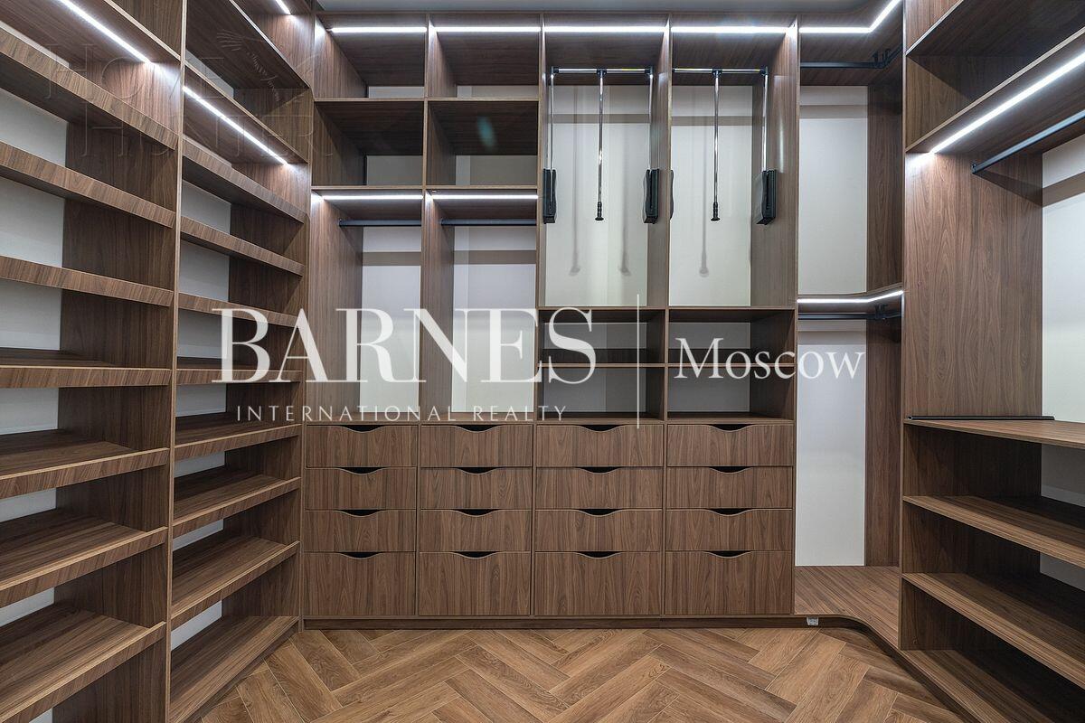 2-этажный коттедж 300 м² с отделкой