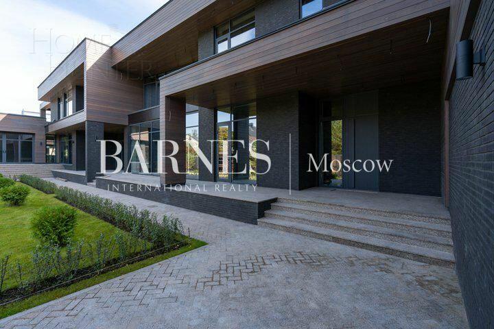 2-этажный коттедж 1 300 м² без отделки