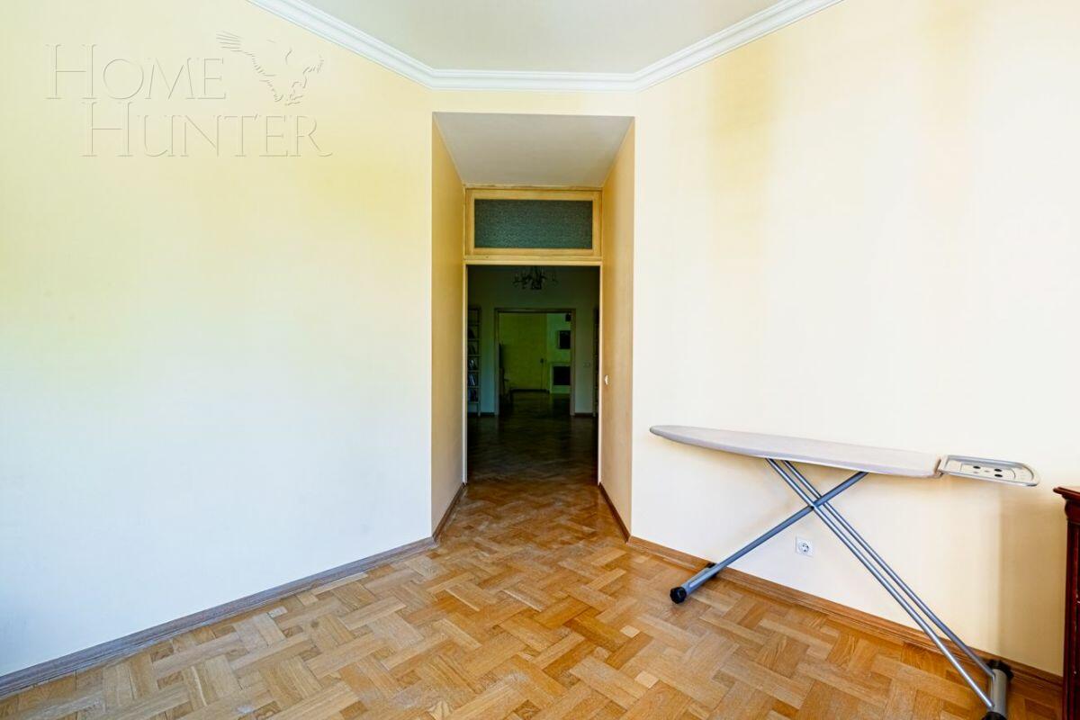 5-КОМН. КВАРТИРА С ОТДЕЛКОЙ 220.3 М² НА 2 ЭТАЖЕ