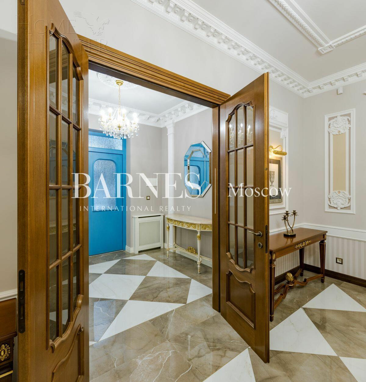 2-этажный коттедж 687 м² с отделкой