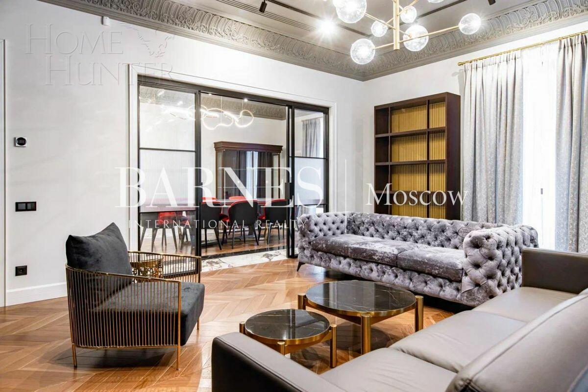 2-этажный коттедж 702 м² с отделкой