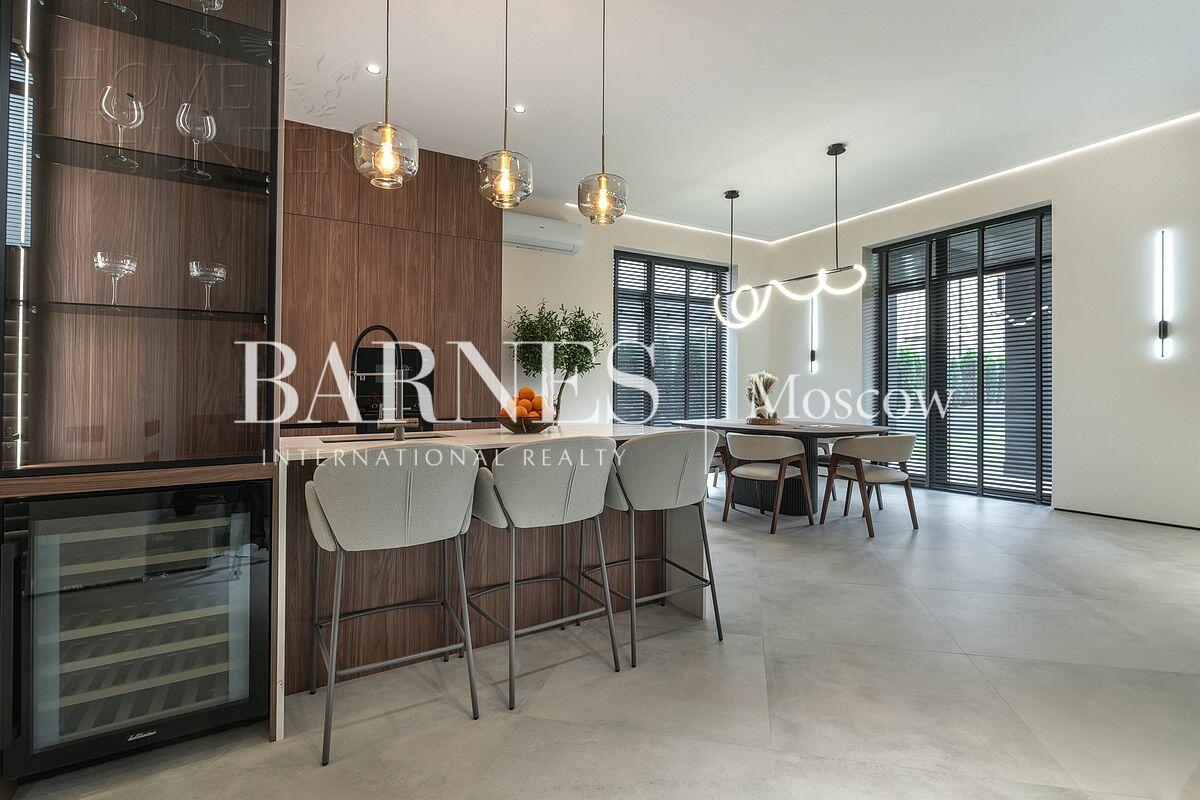 2-этажный коттедж 300 м² с отделкой