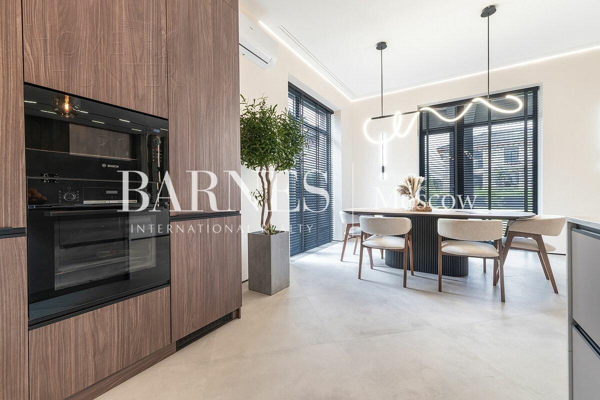 2-этажный коттедж 300 м² с отделкой