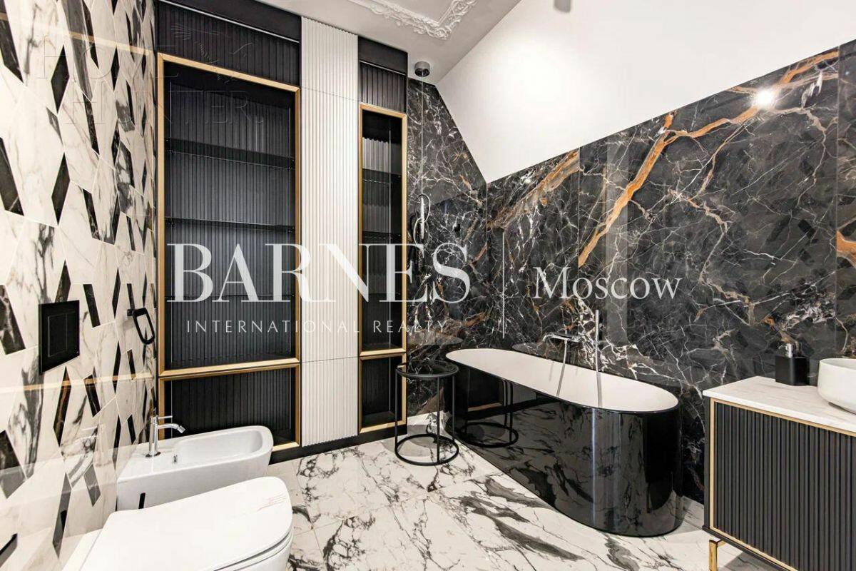 2-этажный коттедж 702 м² с отделкой