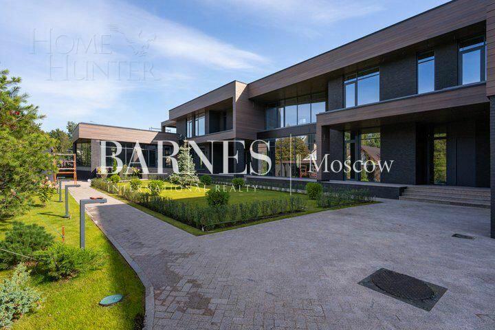 2-этажный коттедж 1 300 м² без отделки