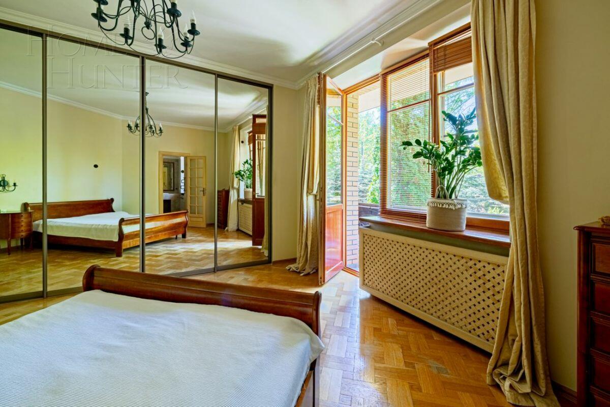 5-КОМН. КВАРТИРА С ОТДЕЛКОЙ 220.3 М² НА 2 ЭТАЖЕ