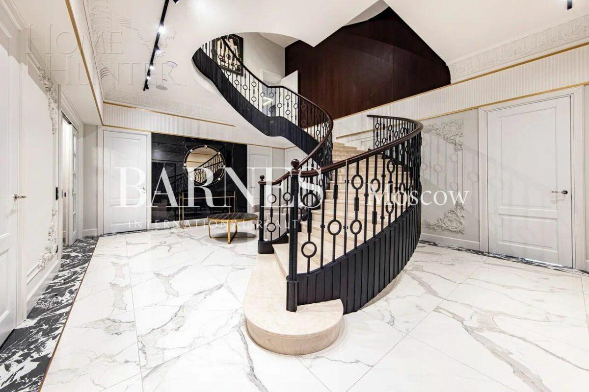 2-этажный коттедж 702 м² с отделкой