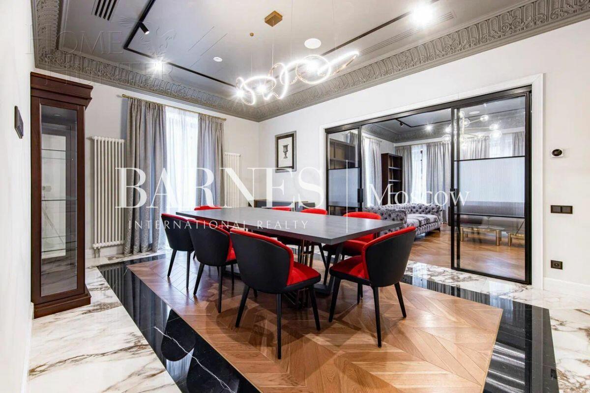 2-этажный коттедж 702 м² с отделкой