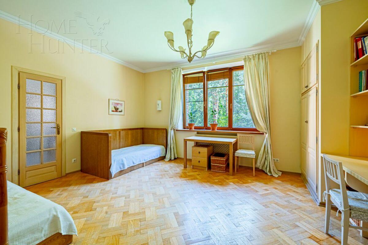 5-КОМН. КВАРТИРА С ОТДЕЛКОЙ 220.3 М² НА 2 ЭТАЖЕ
