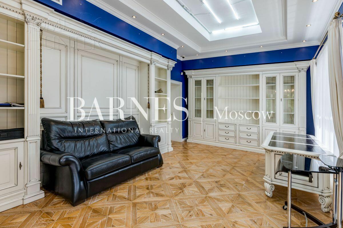 2-этажный коттедж 700 м² с отделкой