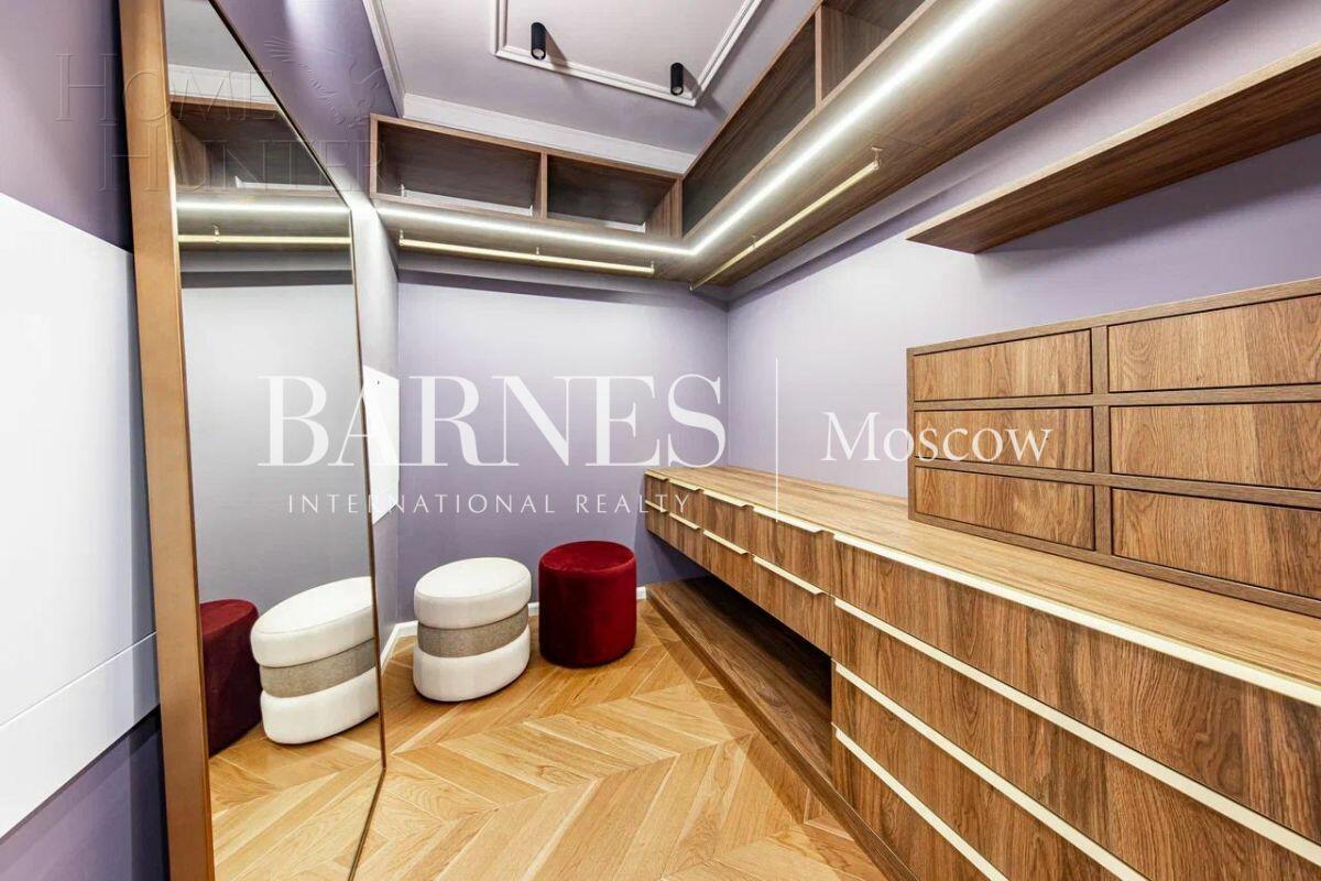 2-этажный коттедж 702 м² с отделкой