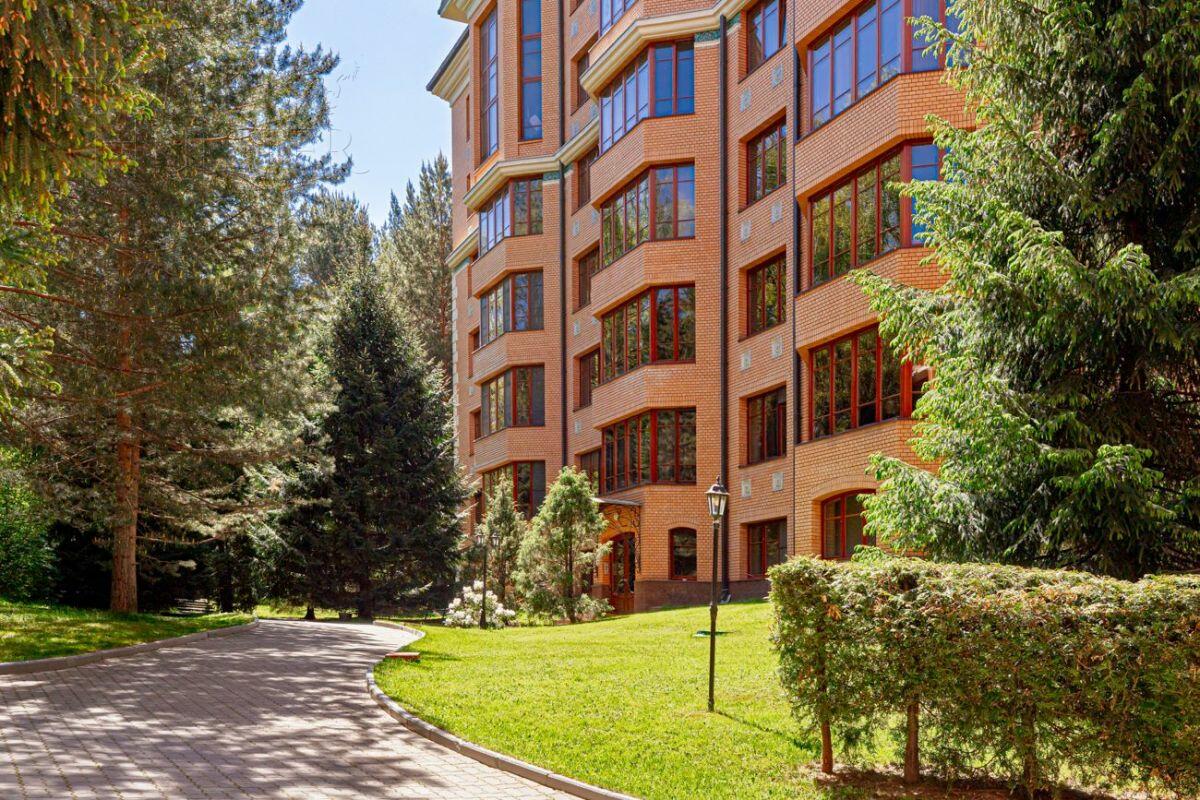 5-КОМН. КВАРТИРА С ОТДЕЛКОЙ 220.3 М² НА 2 ЭТАЖЕ