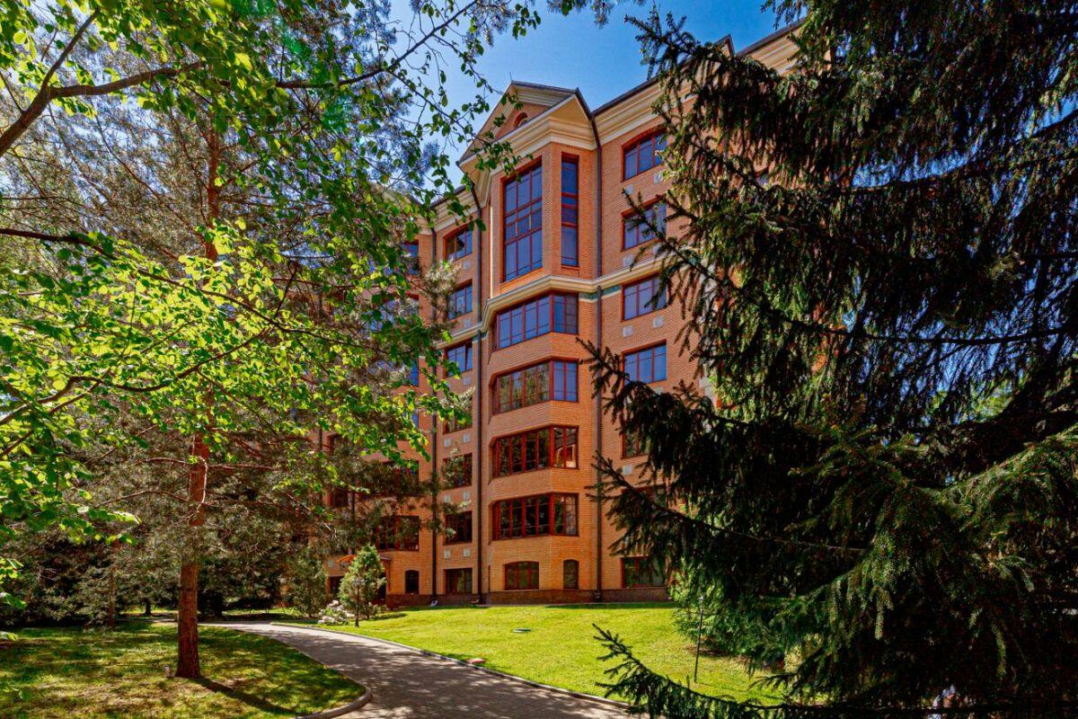 5-КОМН. КВАРТИРА С ОТДЕЛКОЙ 220.3 М² НА 2 ЭТАЖЕ