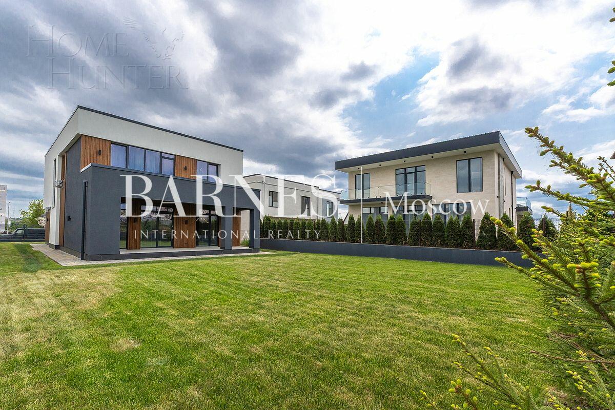 2-этажный коттедж 300 м² с отделкой