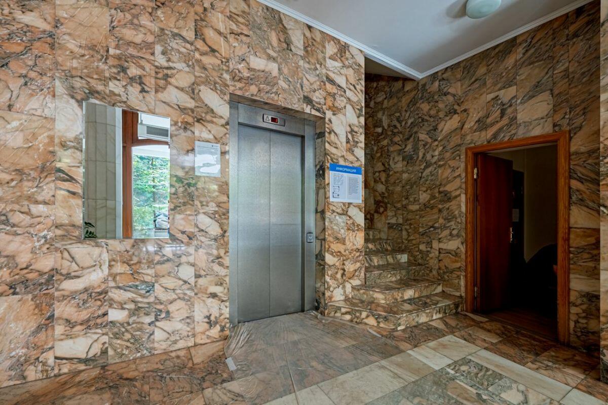 5-КОМН. КВАРТИРА С ОТДЕЛКОЙ 220.3 М² НА 2 ЭТАЖЕ