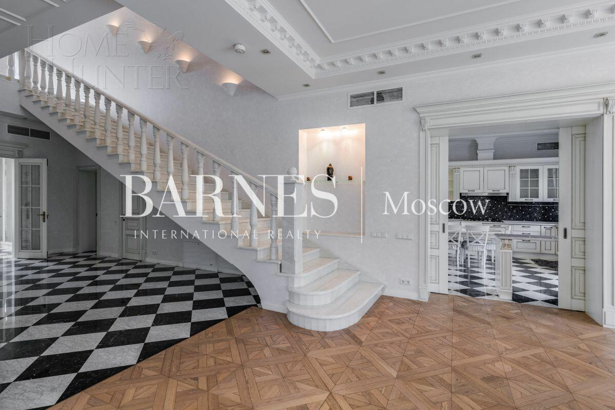 2-этажный коттедж 700 м² с отделкой