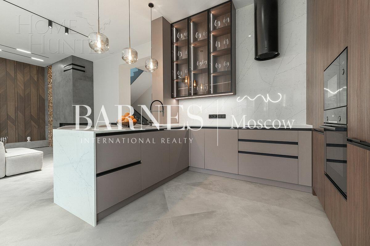 2-этажный коттедж 300 м² с отделкой