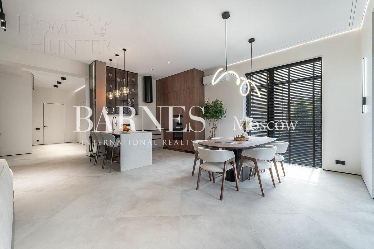 2-этажный коттедж 300 м² с отделкой