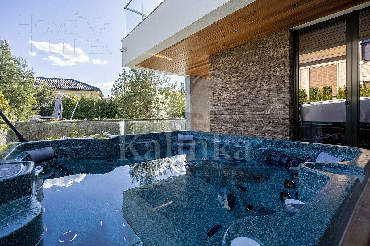 3-этажный коттедж 550 м² с отделкой