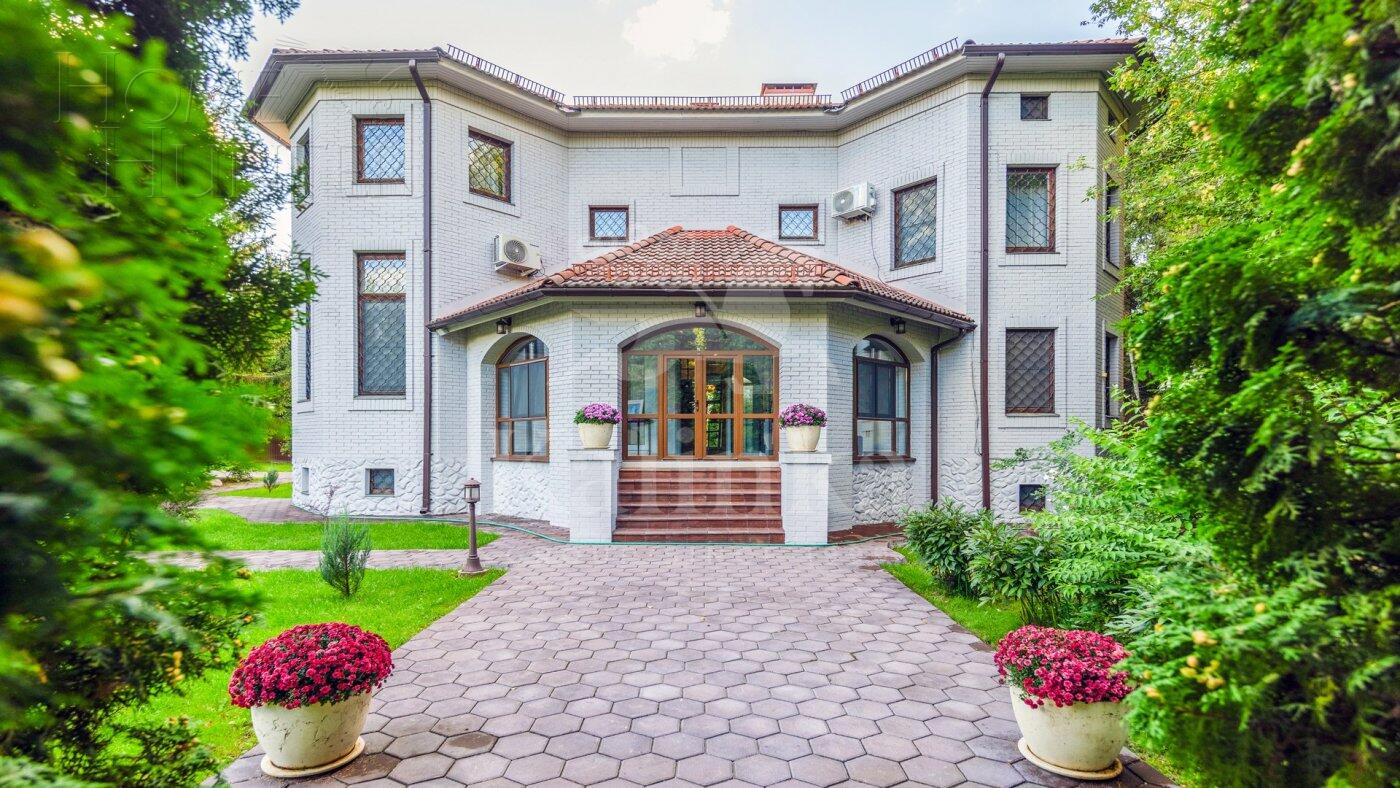 3-этажный коттедж 500 м² с отделкой