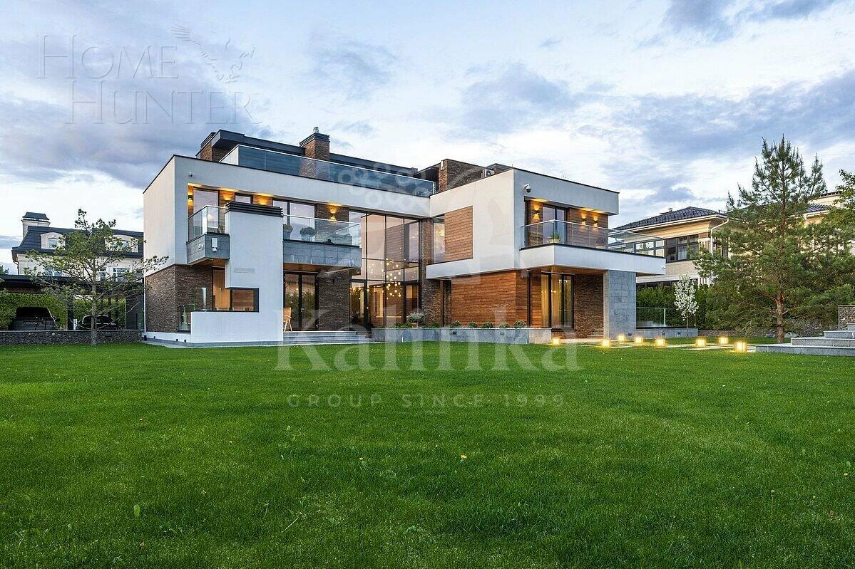 3-этажный коттедж 550 м² с отделкой