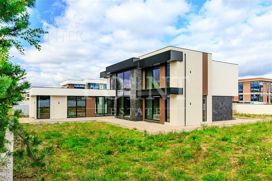 2-этажный коттедж 550 м² без отделки