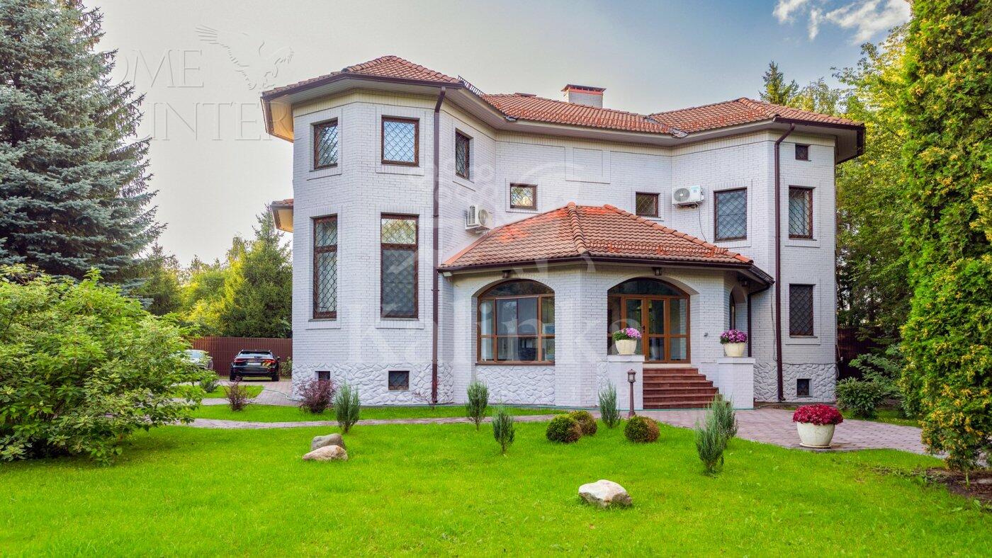 3-этажный коттедж 500 м² с отделкой