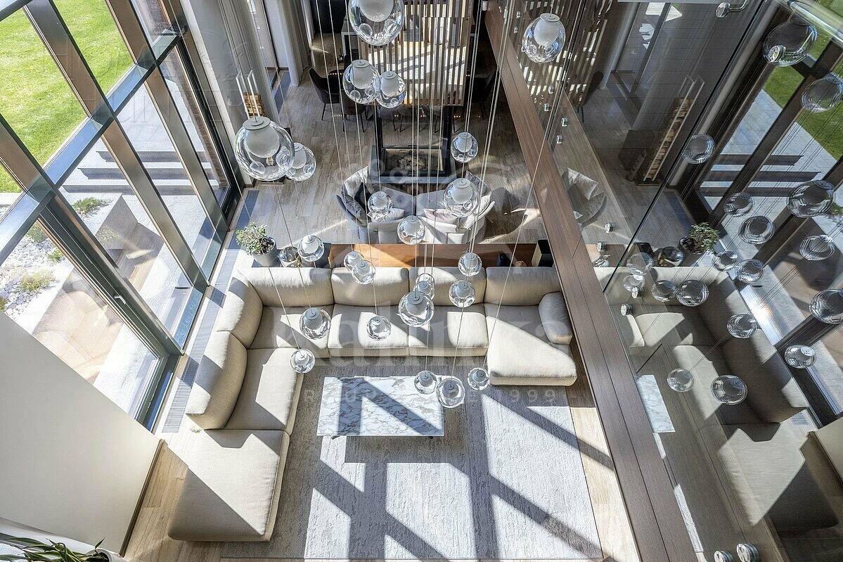 3-этажный коттедж 550 м² с отделкой