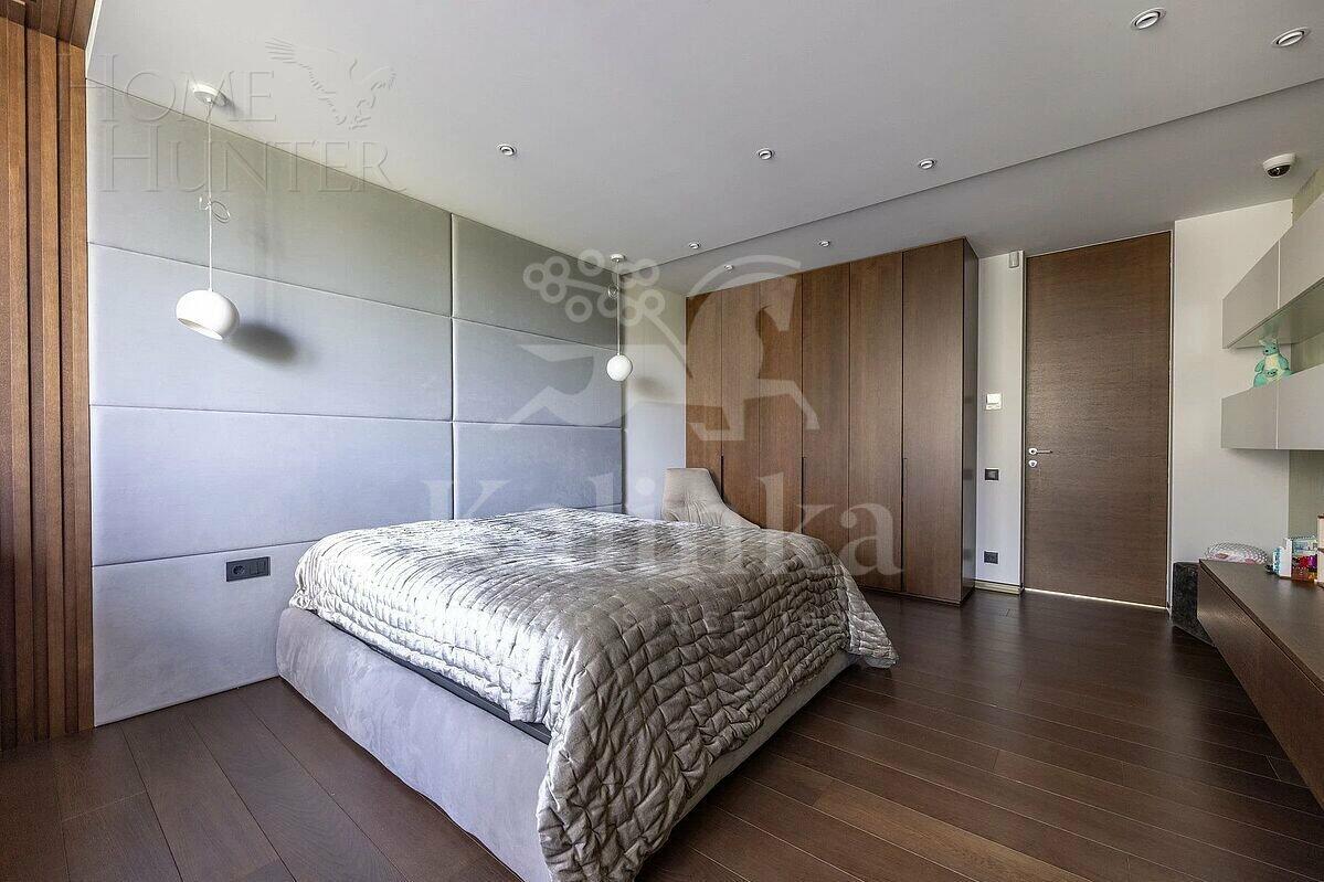 3-этажный коттедж 550 м² с отделкой