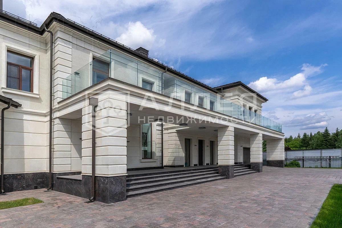 2-этажный коттедж 815 м² с отделкой