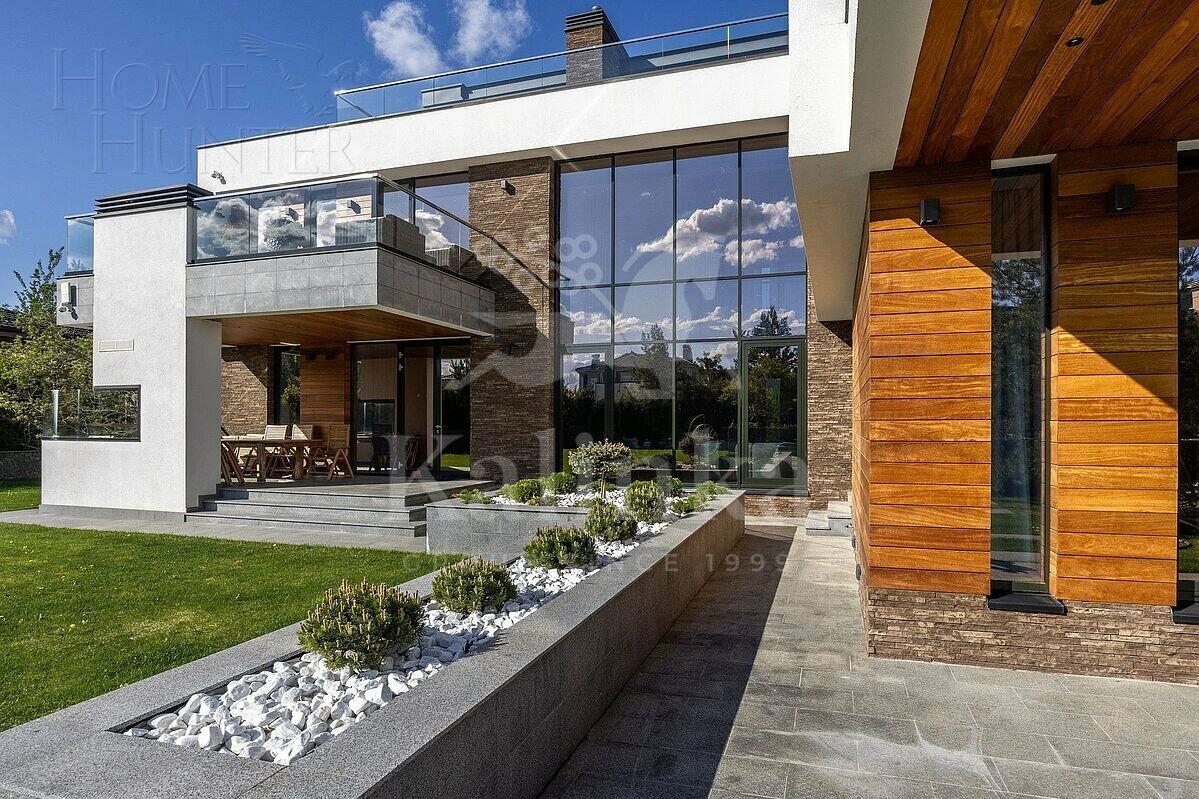 3-этажный коттедж 550 м² с отделкой