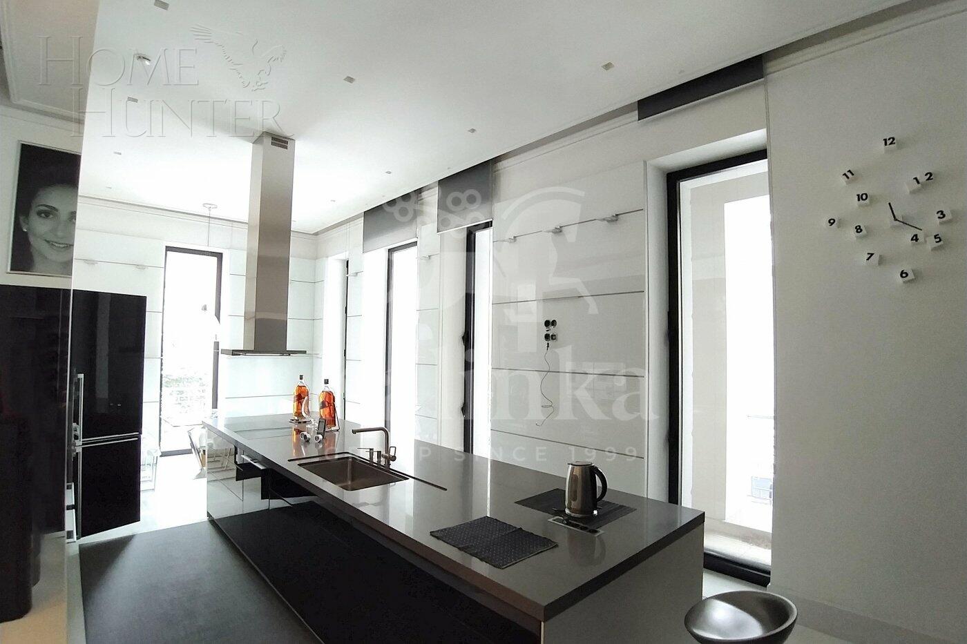 3-этажный коттедж 1 831 м² с отделкой