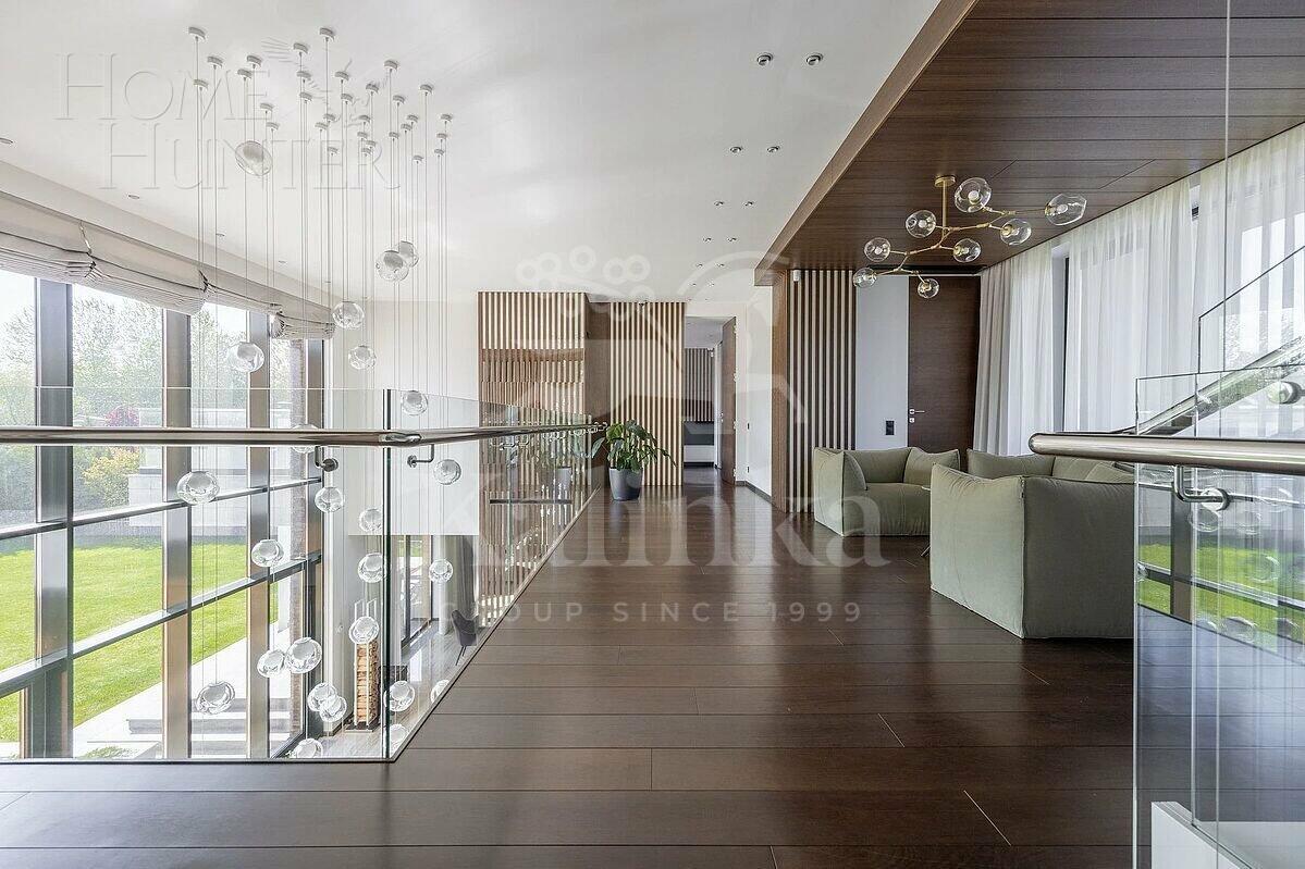 3-этажный коттедж 550 м² с отделкой