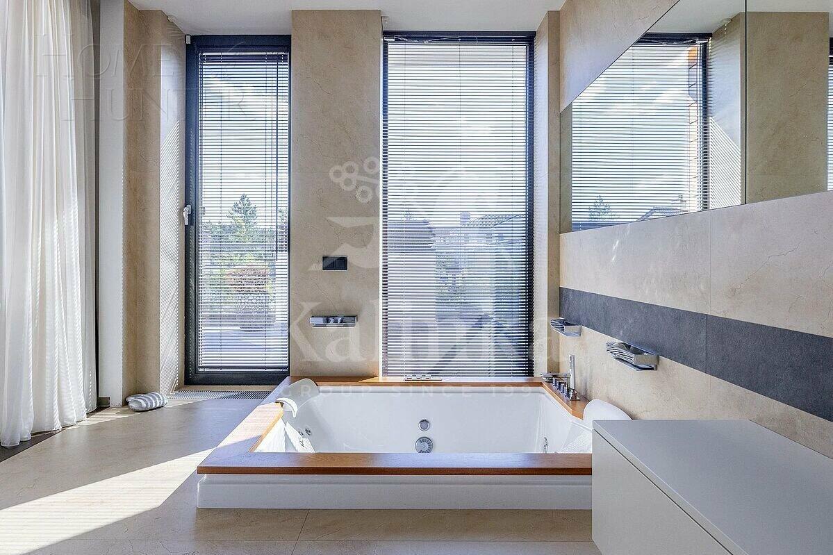 3-этажный коттедж 550 м² с отделкой