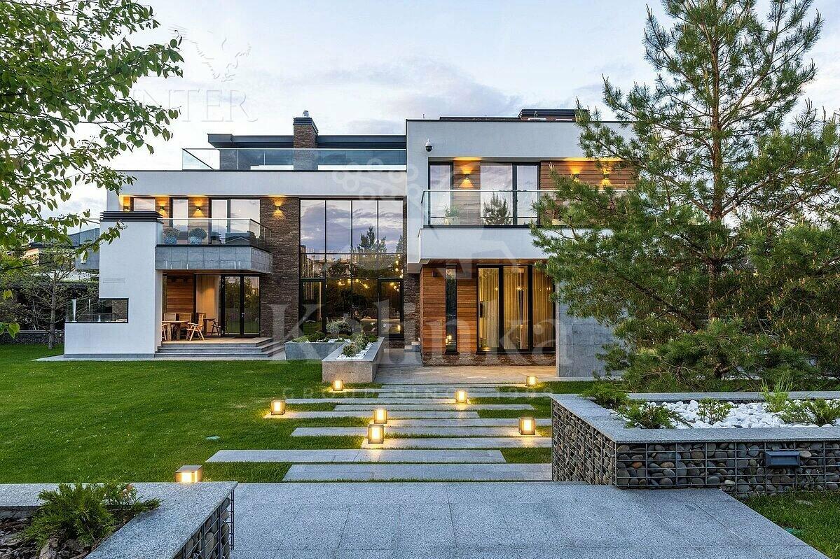 3-этажный коттедж 550 м² с отделкой