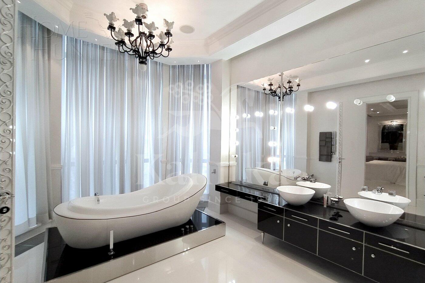 3-этажный коттедж 1 831 м² с отделкой