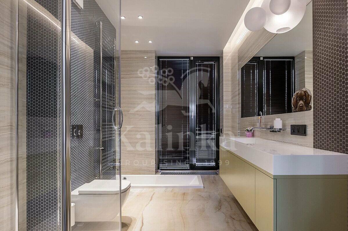 3-этажный коттедж 550 м² с отделкой