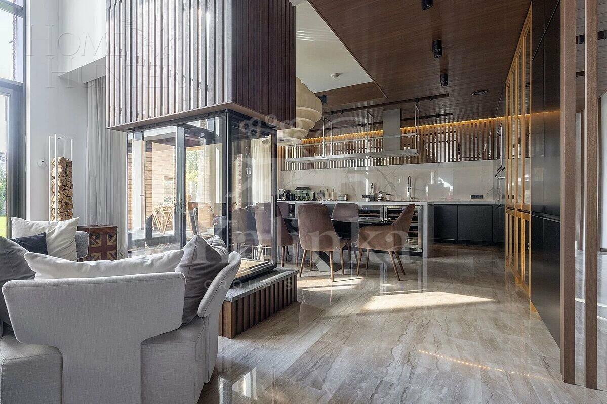 3-этажный коттедж 550 м² с отделкой