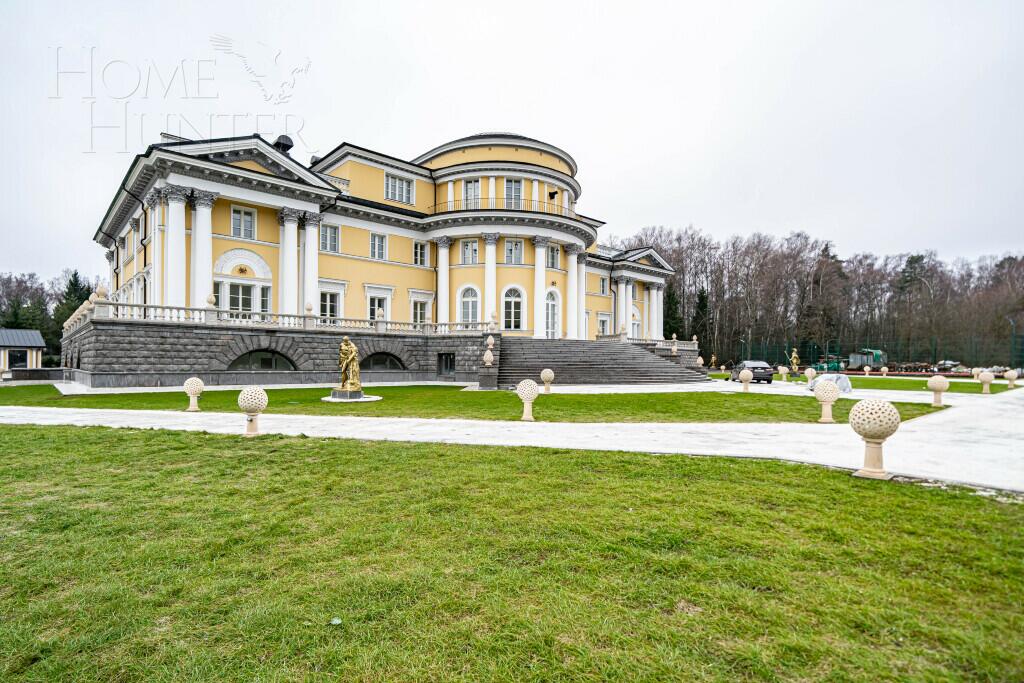 3-этажный коттедж 3 340 м² с отделкой