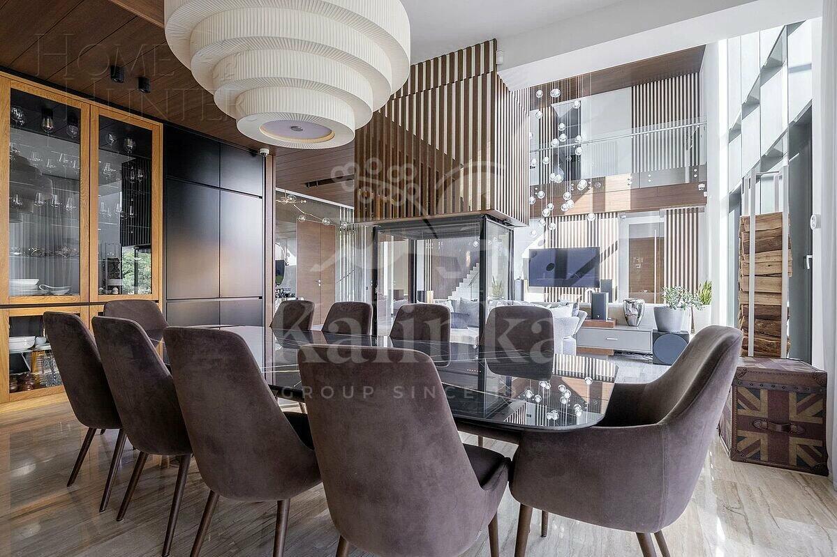 3-этажный коттедж 550 м² с отделкой