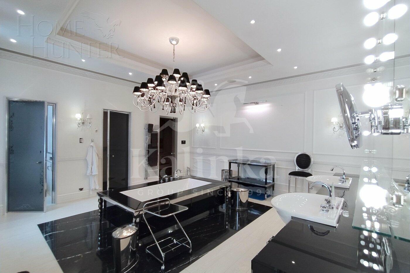 3-этажный коттедж 1 831 м² с отделкой