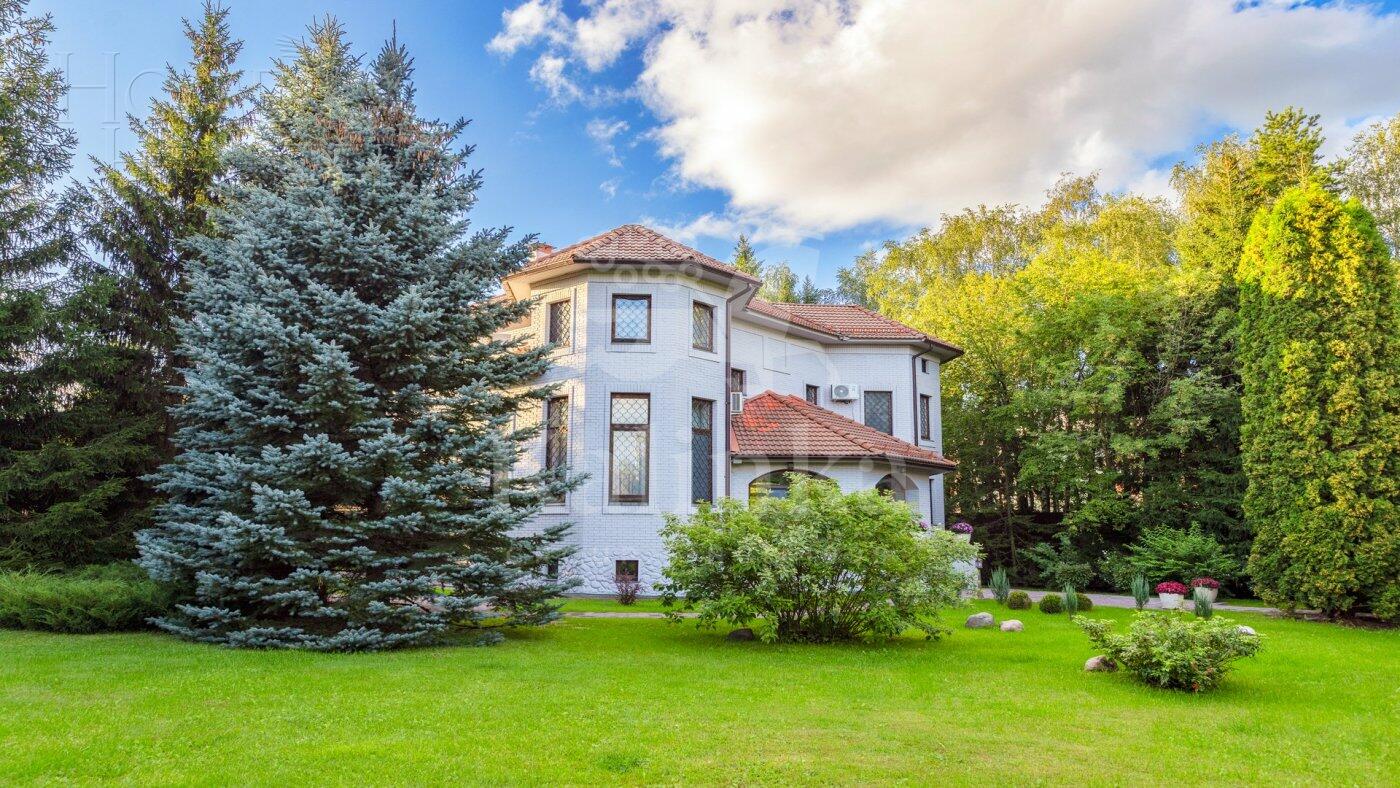 3-этажный коттедж 500 м² с отделкой