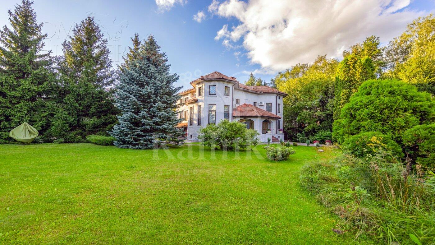 3-этажный коттедж 500 м² с отделкой