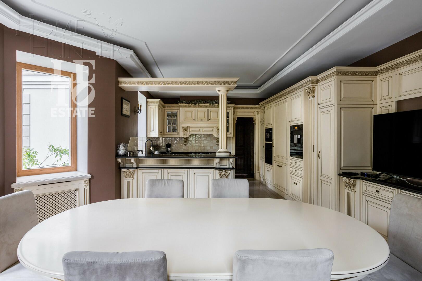 2-этажный коттедж 800 м² с отделкой