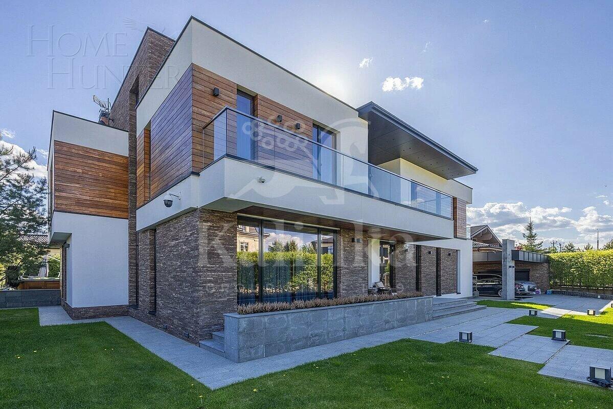 3-этажный коттедж 550 м² с отделкой